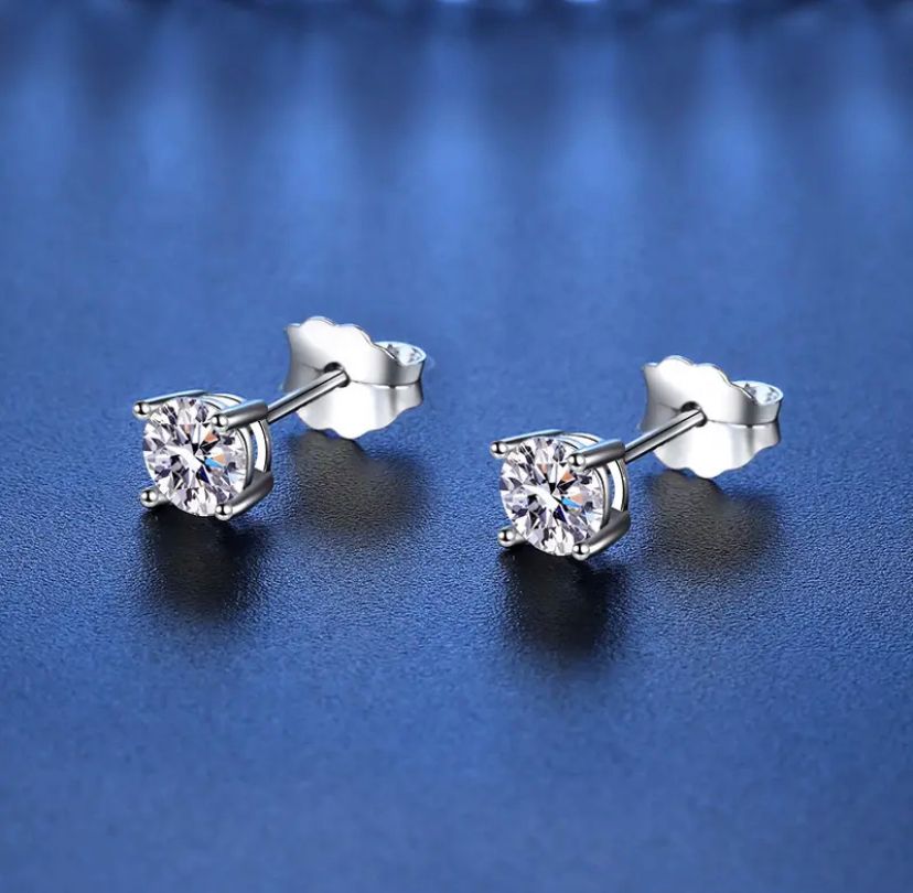 Daisy Philip Moissanite Stud Earrings Brilliant Round Cut VVS1 Diamond Earrings 18K White Gold Gifts for Her